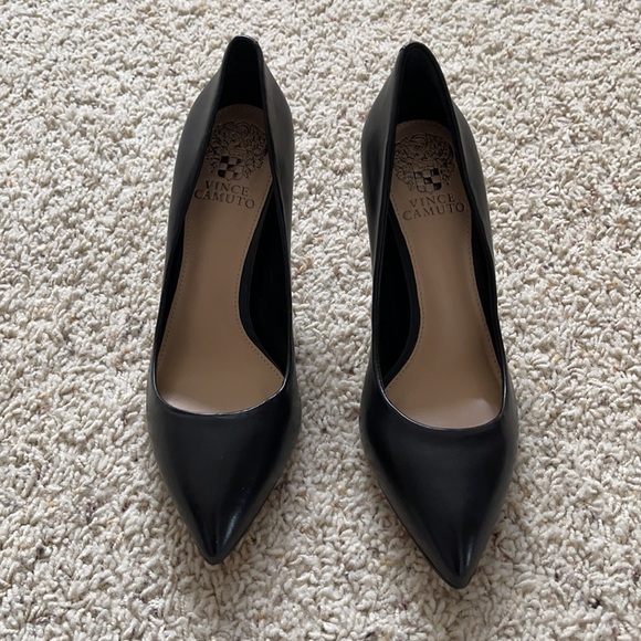 New Vince Camuto Salest Black Leather Pumps Size 6 - Picture 2 of 6